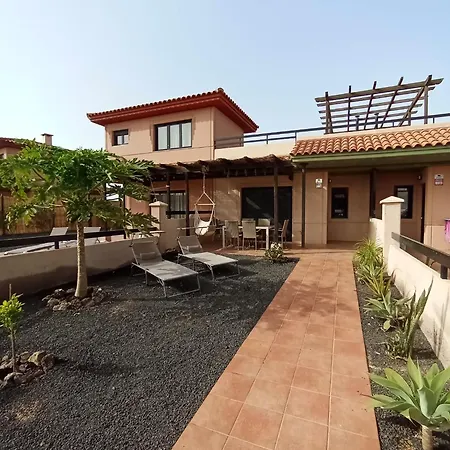 Babel House, La Oliva